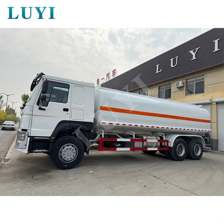 Sinotruk HOWO 6x4 รถบรรทุกถังน้ำมันรถบรรทุกขนส่ง